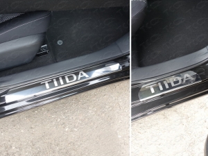 Nissan Tiida 2015 Накладки на пороги (лист зеркальный надпись Tiida)